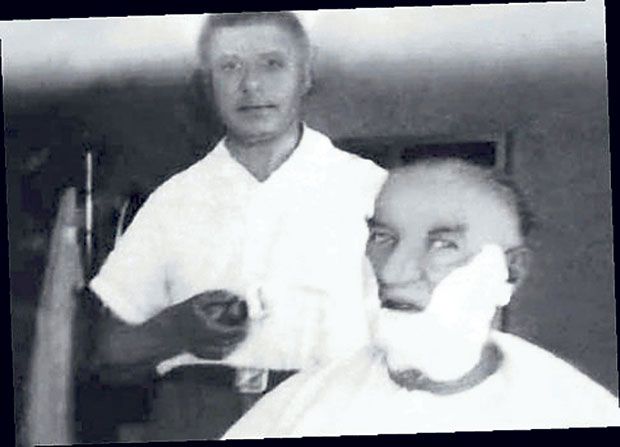 atatürk-ün-traş-olurken-çekilmiş-fotoğrafı_397109.jpg